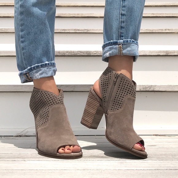 Lucky Brand Shoes - LUCKY BRAND 🍀 Taupe Grey Open Toe Chunky Heels!